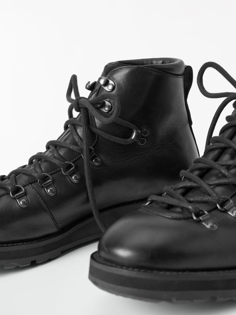 Ascensu Leather Lace-up Boots - Black